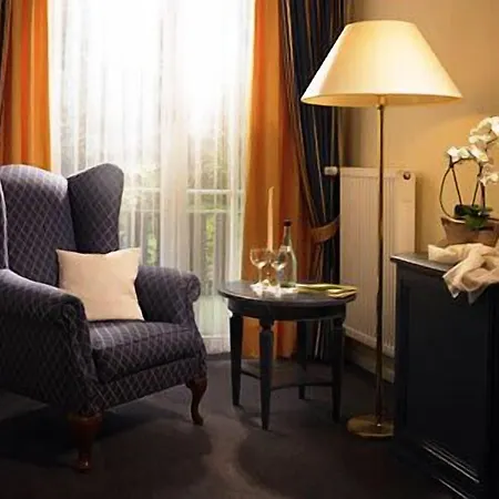 Отель & Waldecker Hof 3*